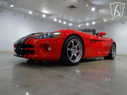Used 2003 Dodge Viper SRT-10 image 4