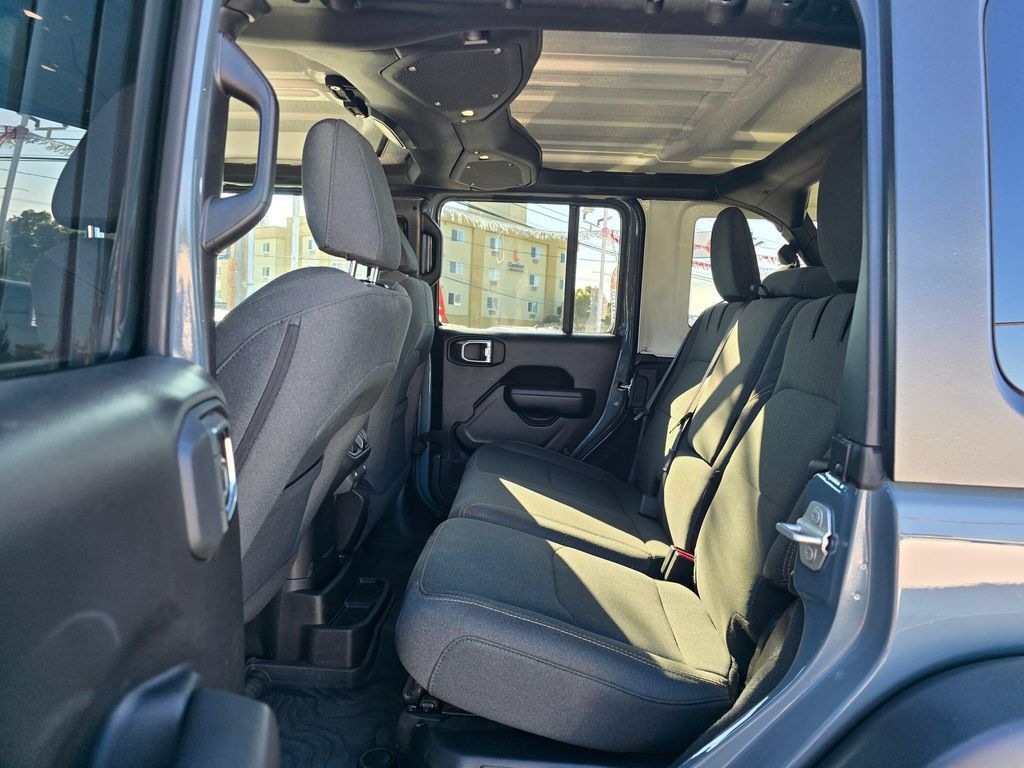 Used 2024 Jeep Wrangler Unlimited AWD/4WD image 16