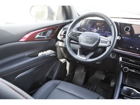 Used 2024 Chevrolet Traverse Z71 AWD/4WD image 11