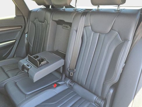 Used 2023 Audi Q5 2.0T Premium w/ Convenience Package AWD/4WD image 14