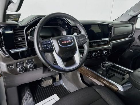 Used 2024 GMC Sierra 1500 Elevation w/ Preferred Package AWD/4WD image 9