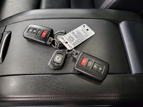 Used 2014 Toyota Highlander XLE image 27