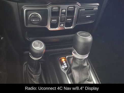 Used 2022 Jeep Gladiator Sport AWD/4WD image 19