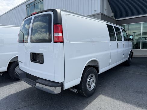New 2026 Chevrolet Express 3500 Extended RWD image 7