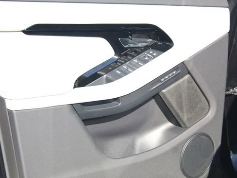 Used 2025 Land Rover Range Rover Evoque Dynamic SE image 22