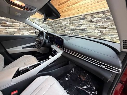 Used 2023 Hyundai Elantra Limited w/ Preferred Accessory Package FWD image 16