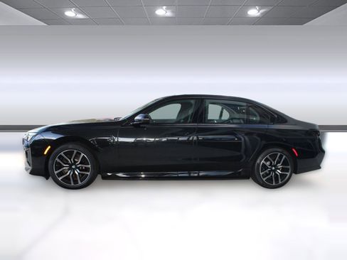 New 2026 BMW 750e xDrive image 2