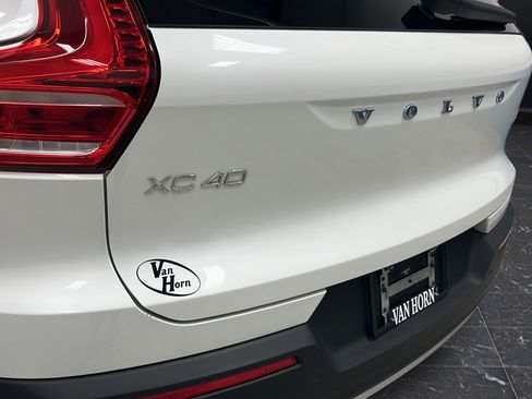 Used 2022 Volvo XC40 T5 Momentum AWD/4WD image 35