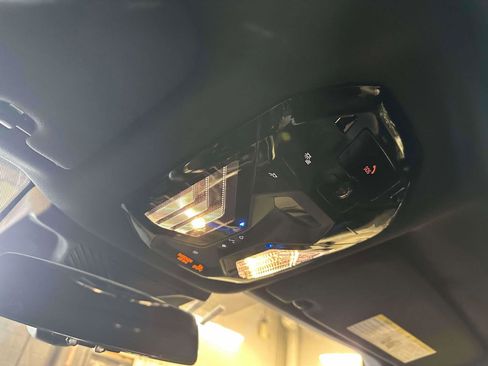 Used 2024 BMW 740i xDrive image 32