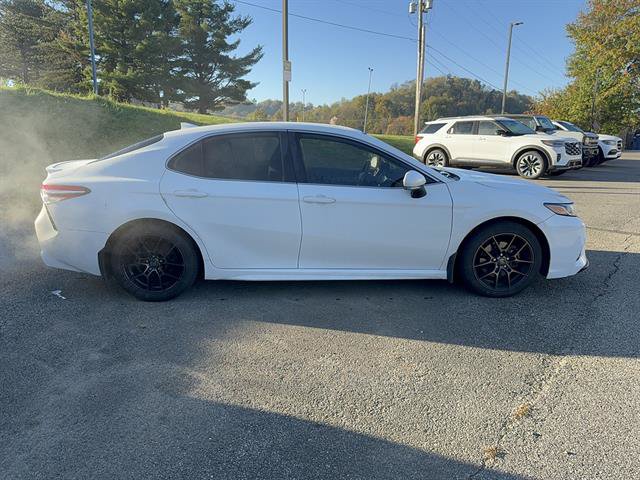 Used 2020 Toyota Camry SE w/ Cold Weather Package AWD/4WD image 3