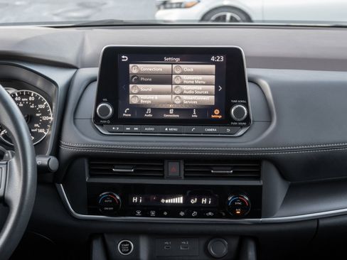 Used 2023 Nissan Rogue SV image 26