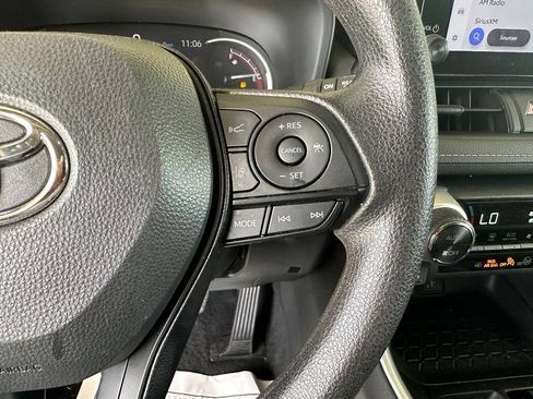 Used 2025 Toyota RAV4 XLE AWD/4WD image 21