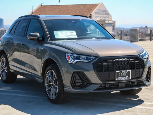 Used 2025 Audi Q3 2.0T Premium w/ Convenience Package AWD/4WD image 3