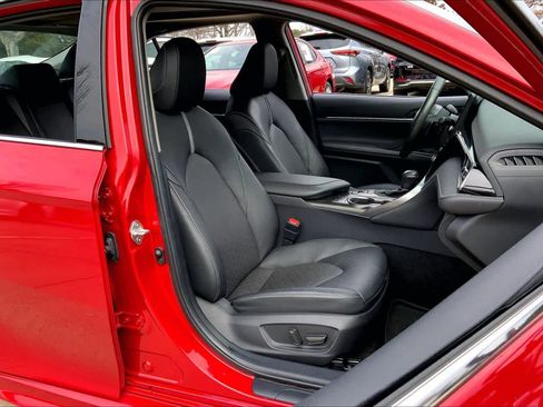 Used 2021 Toyota Camry XSE image 9