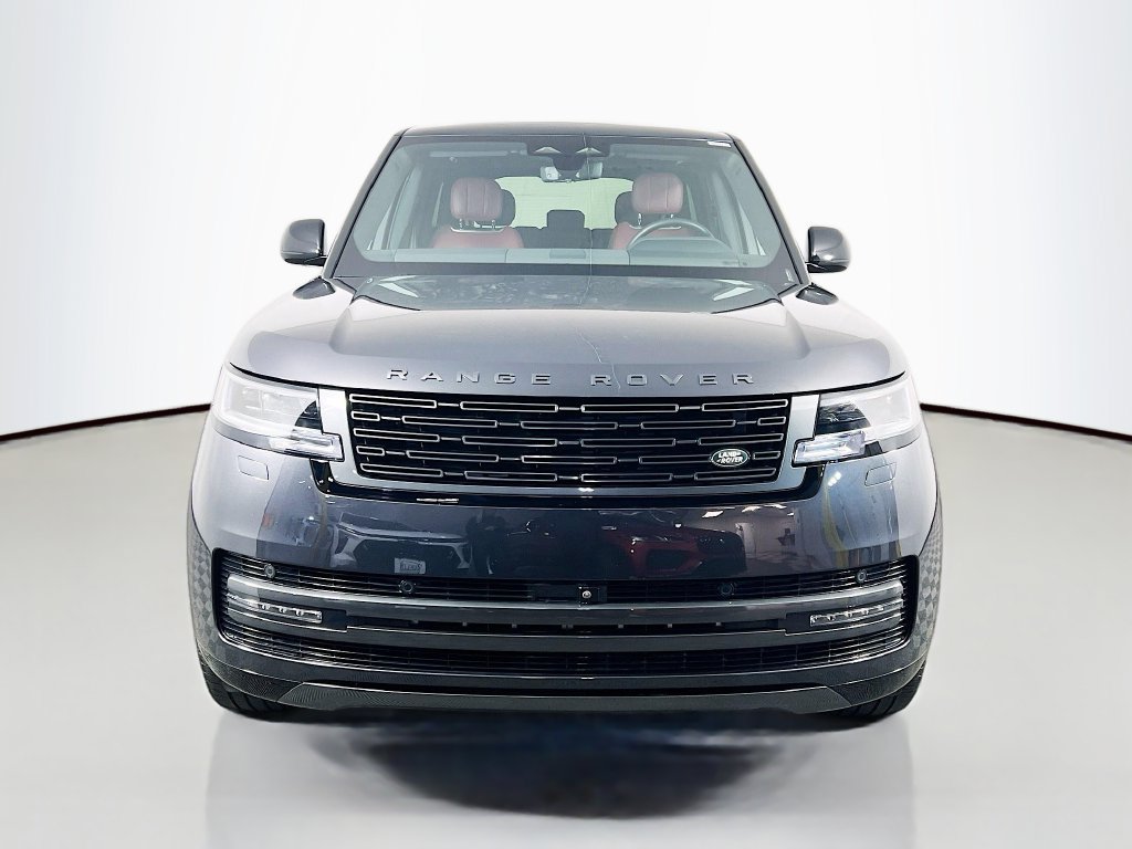 Used 2025 Land Rover Range Rover SE AWD/4WD image 2