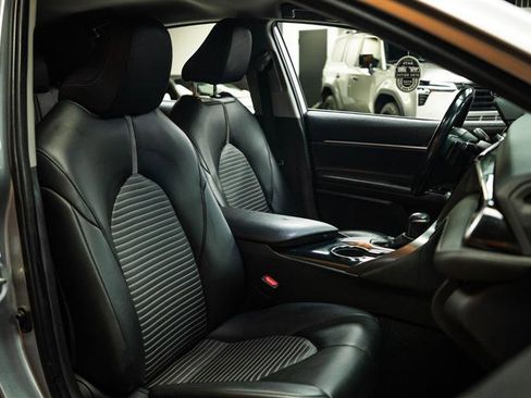 Used 2020 Toyota Camry SE w/ Carpet Mat Package FWD image 14