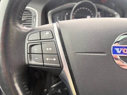 Used 2018 Volvo V60 T5 Dynamic w/ Vision Package image 18
