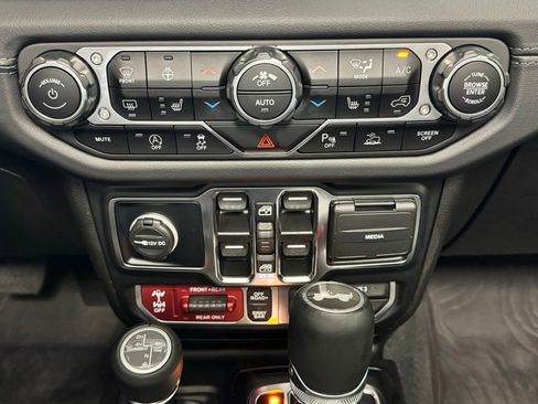 Certified 2024 Jeep Wrangler Unlimited Rubicon AWD/4WD image 19