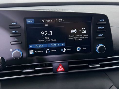 Used 2025 Hyundai Elantra SE image 32