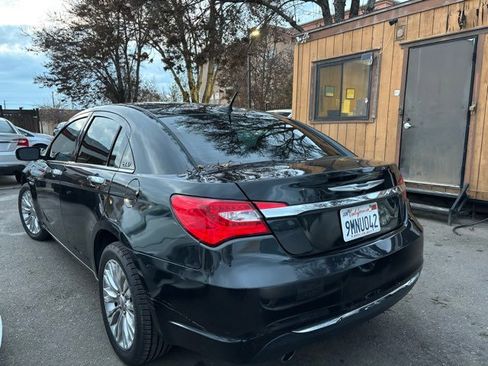 Used 2011 Chrysler 200 Limited FWD image 5