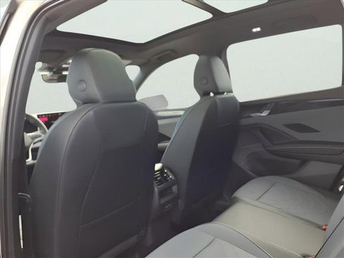 New 2026 Volkswagen Tiguan SE image 9