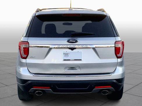 Used 2018 Ford Explorer XLT w/ Equipment Group 202A image 5