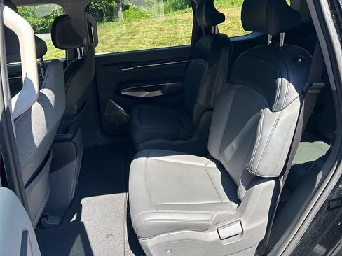 Used 2024 Kia EV9 Light Long Range RWD image 16
