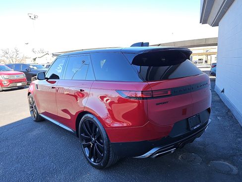 Used 2023 Land Rover Range Rover Sport SE image 3
