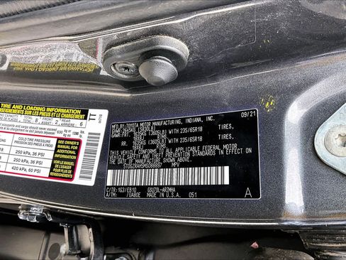 Used 2021 Toyota Highlander XLE FWD image 34