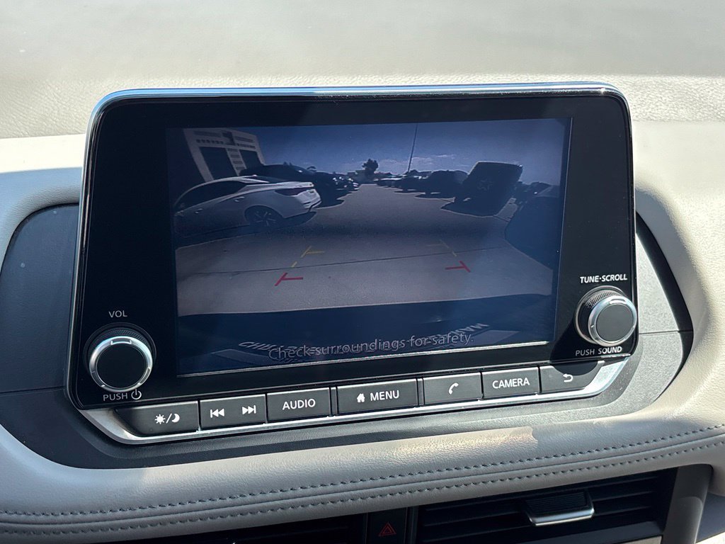 Used 2025 Nissan Rogue SV FWD image 18