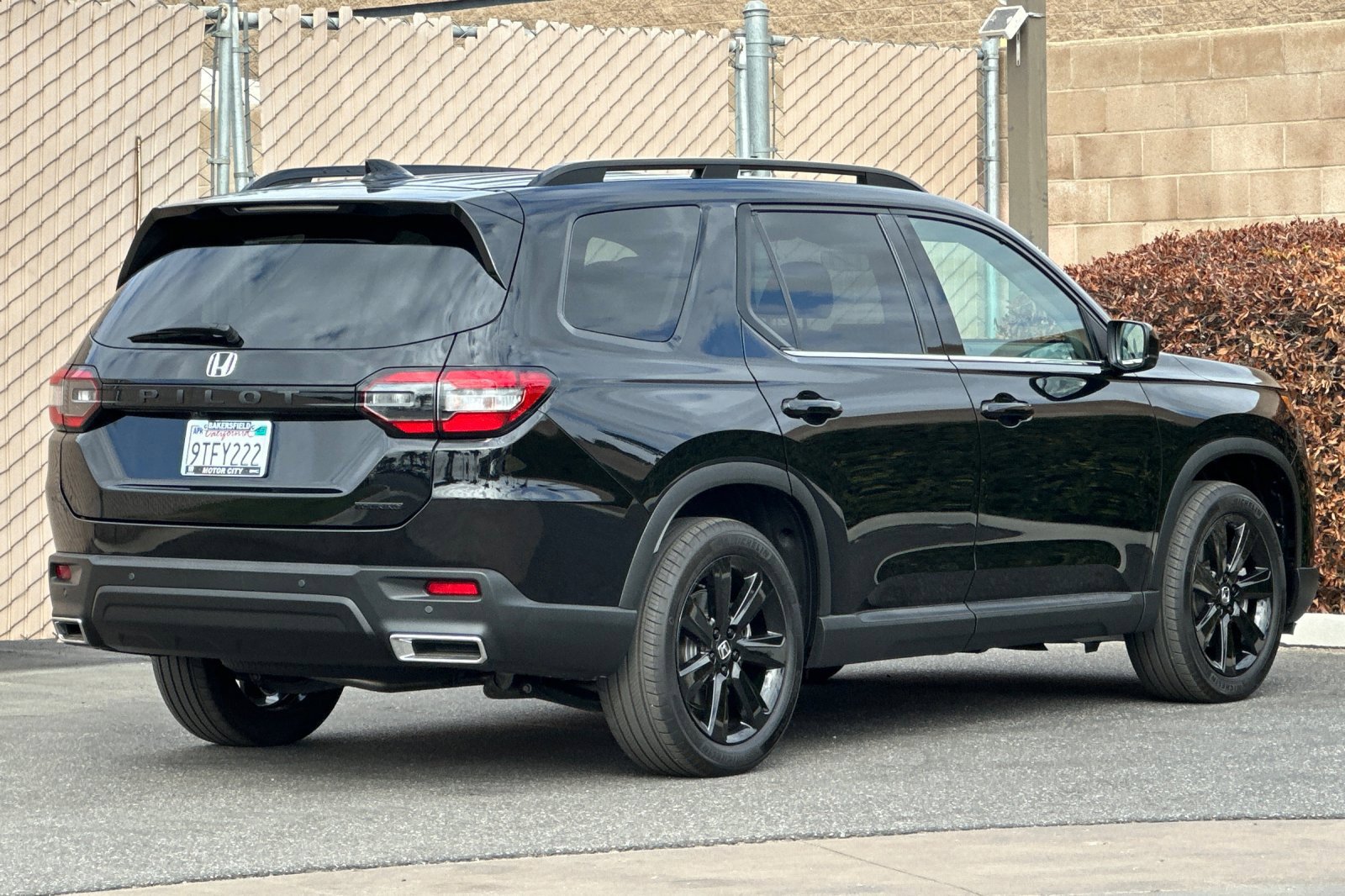 Used 2025 Honda Pilot Touring image 4