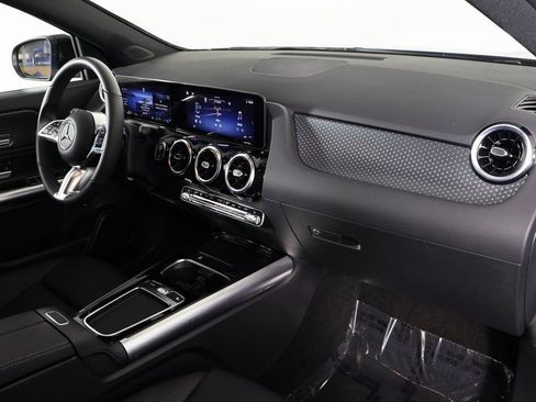 Used 2025 Mercedes-Benz GLA 250 image 9