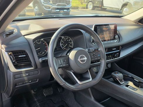 Used 2023 Nissan Rogue SV w/ SV Premium Package image 12