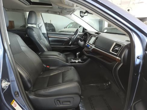 Used 2016 Toyota Highlander Limited w/ Driver Technology Package AWD/4WD image 30