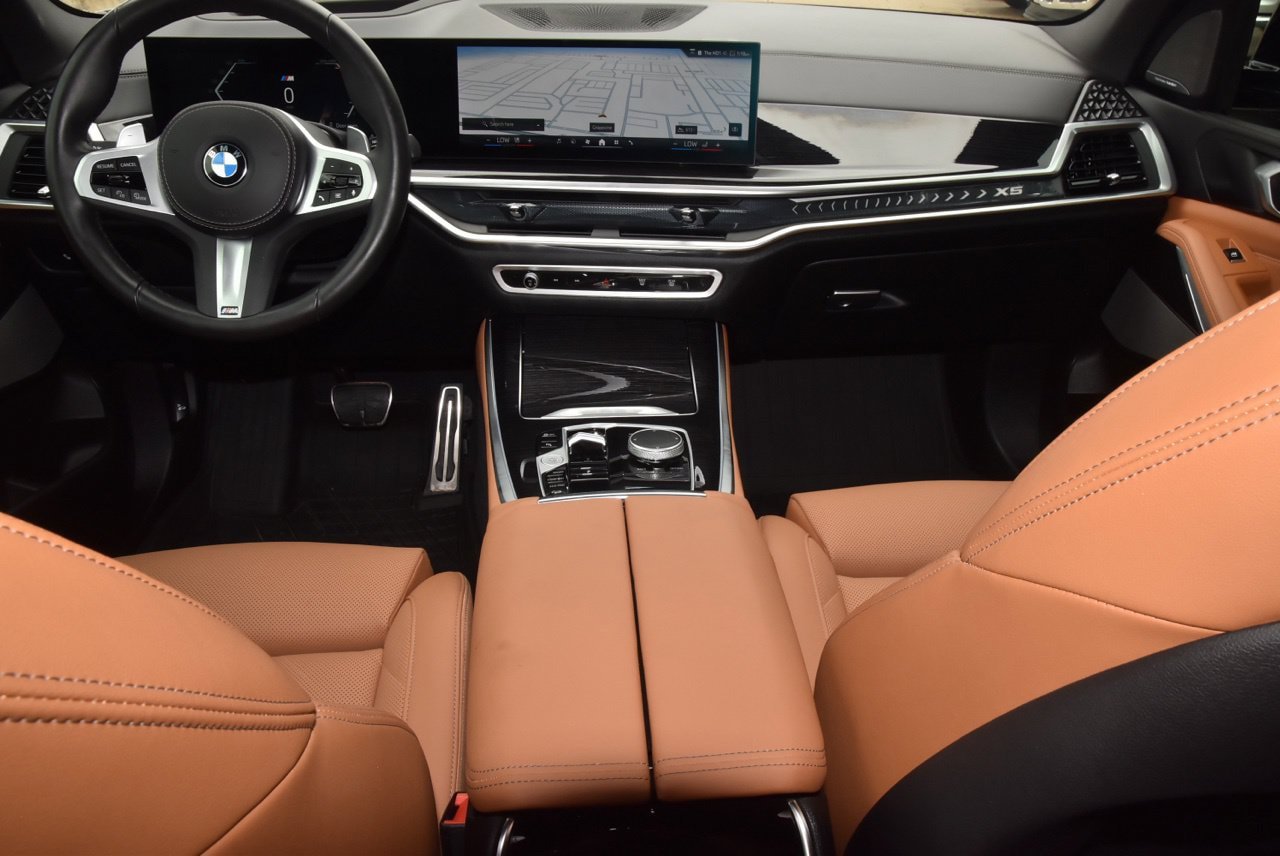 Used 2025 BMW X5 xDrive40i w/ M Sport Package AWD/4WD image 16