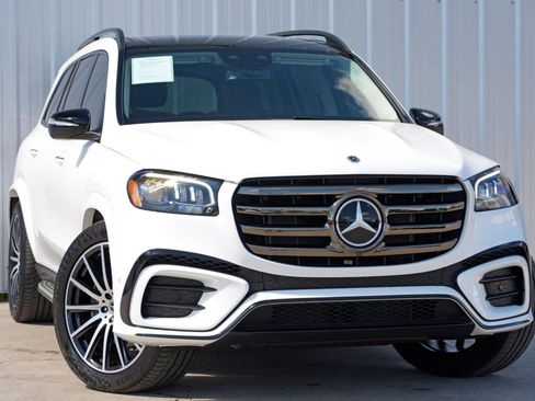 Used 2024 Mercedes-Benz GLS 580 4MATIC image 4