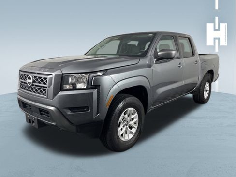 Used 2024 Nissan Frontier SV image 3