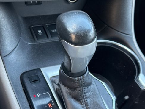 Used 2015 Toyota Highlander Plus FWD image 16