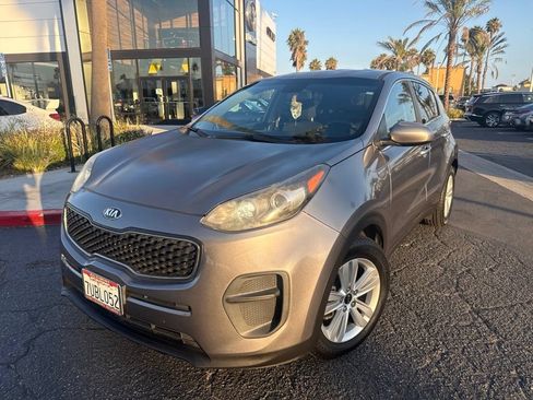Used 2017 Kia Sportage LX FWD image 2