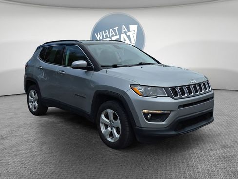Used 2020 Jeep Compass Latitude w/ Cold Weather Group AWD/4WD image 1