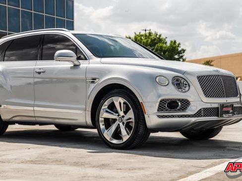 Used 2017 Bentley Bentayga AWD/4WD image 43