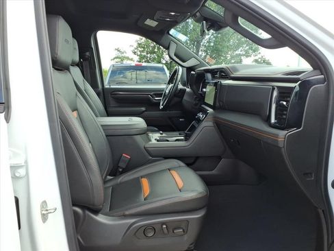 Used 2024 GMC Sierra 2500 AT4 AWD/4WD image 17