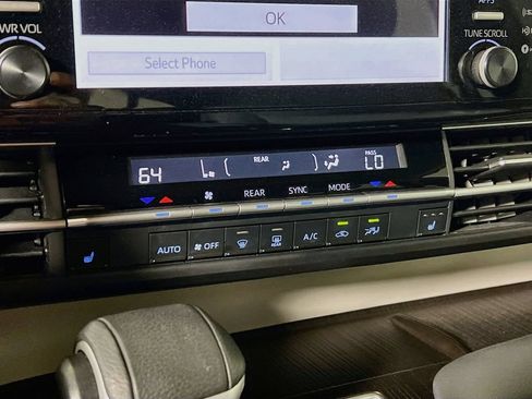 Certified 2023 Toyota Sienna XLE FWD image 14