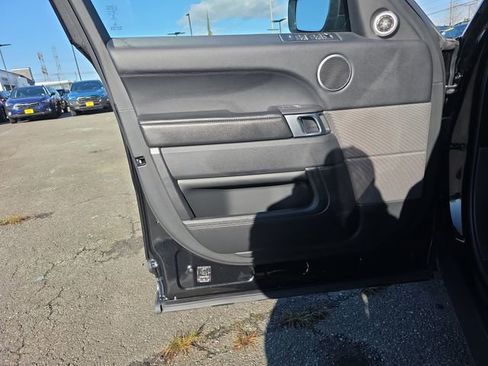 Used 2016 Land Rover Range Rover Sport SE image 15