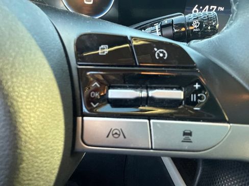 Used 2021 Hyundai Elantra Limited FWD image 15