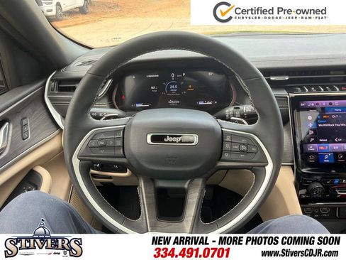 Certified 2025 Jeep Grand Cherokee Limited w/ Luxury Tech Group II RWD image 13