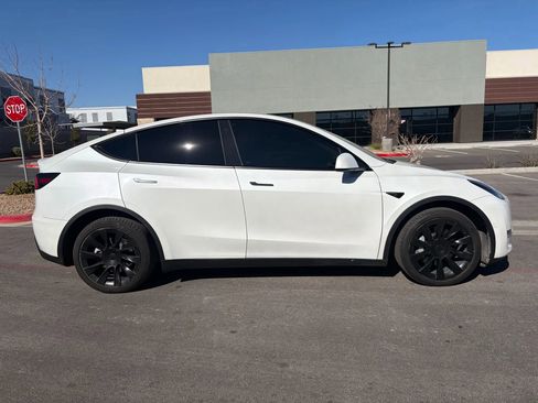 Used 2020 Tesla Model Y Long Range image 6
