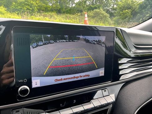 Used 2025 Toyota Camry SE FWD image 19