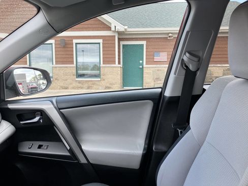 Used 2016 Toyota RAV4 XLE AWD/4WD image 17