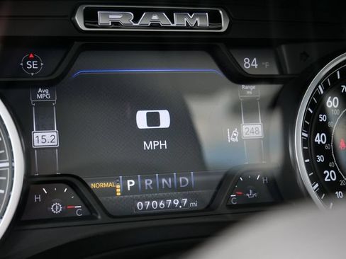 Used 2019 RAM 1500 Laramie AWD/4WD image 32